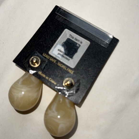 House of Harlow 1960 Cream Teardrop Earrings - Picture 4 of 12